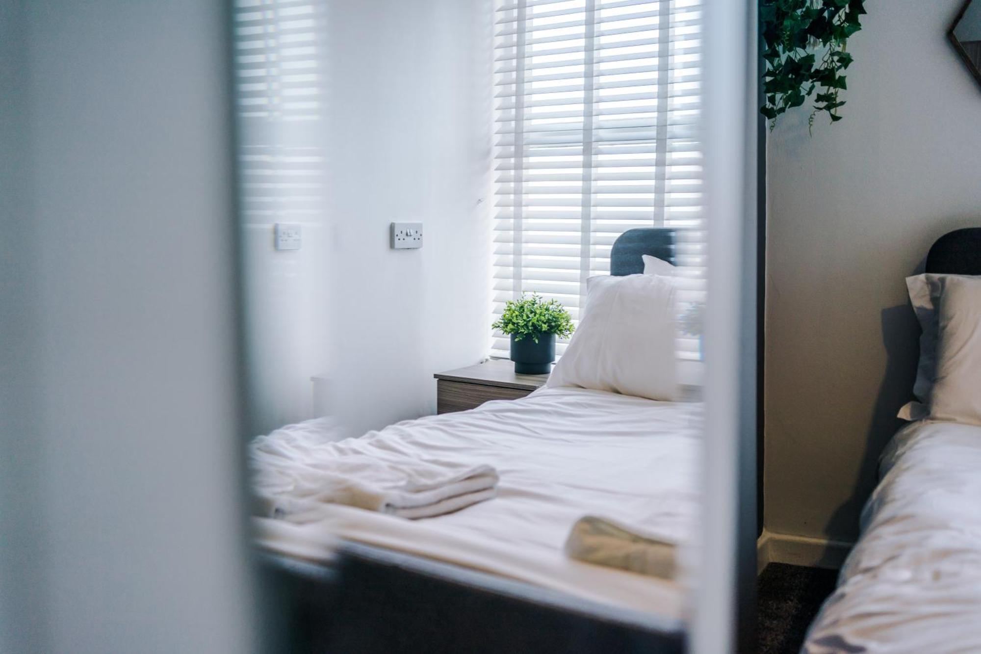 Large 7 Bedroom Town House In Chester City Centre ภายนอก รูปภาพ