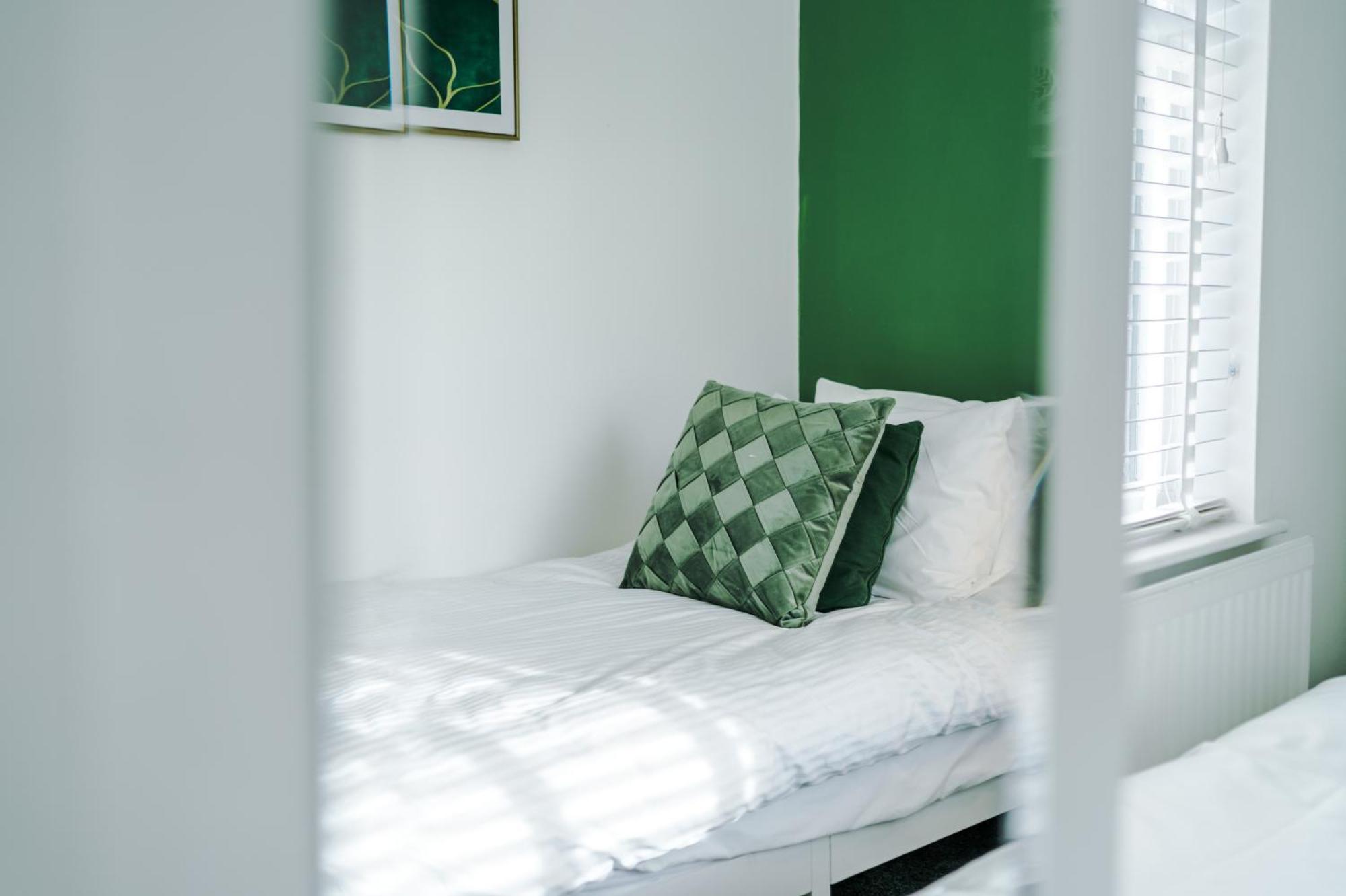 Large 7 Bedroom Town House In Chester City Centre ภายนอก รูปภาพ